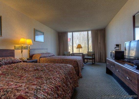 Econo Lodge Inn & Suites Ламбертон Номер фото